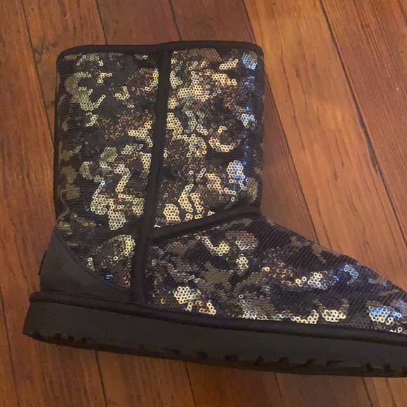 Sequins gold and black Ugg's - Picture 6 of 8
